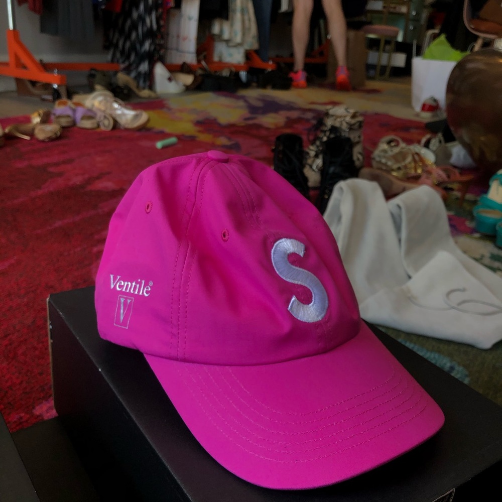 NWOT Supreme hat - hot pink